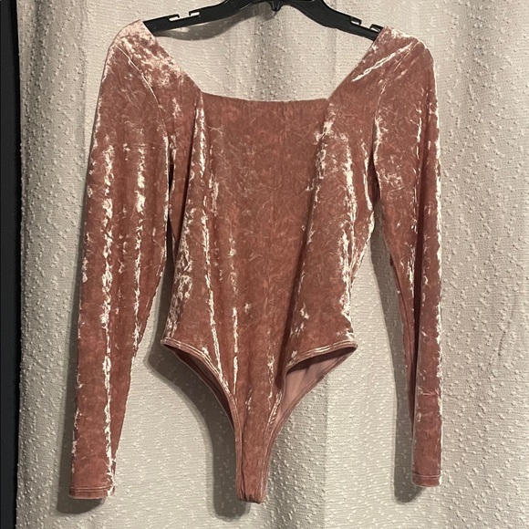 Francesca's Collections Blush Velvet Bodysuit - Picture 3 of 3